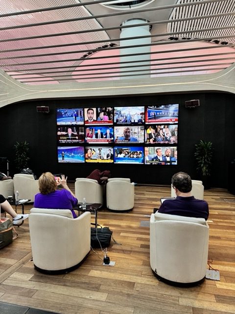 turkish airlines lounge istanbul airport media area