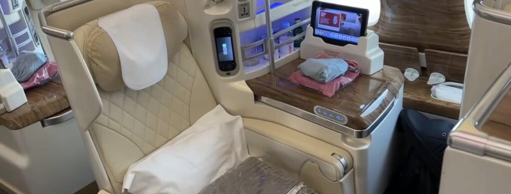 emirates airbus a380-800 seat plan Business Class