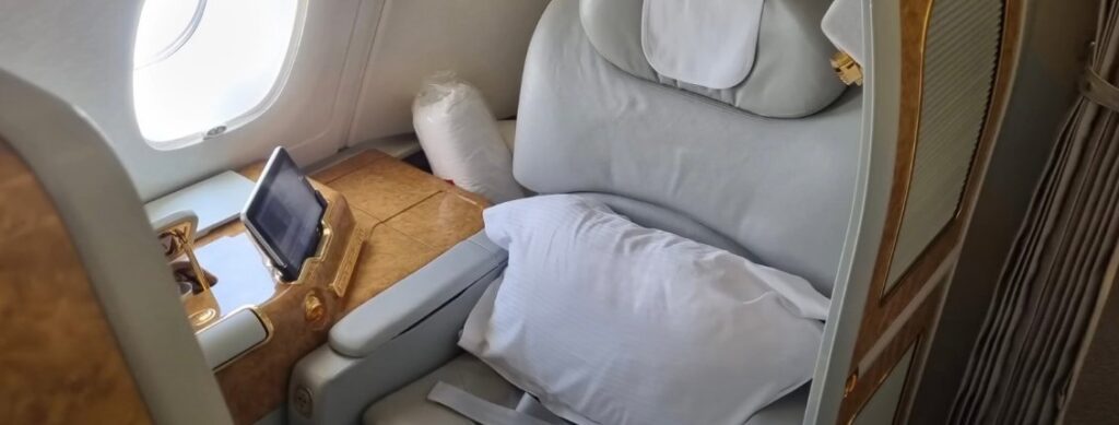 emirates airbus a380-800 seat plan First Class